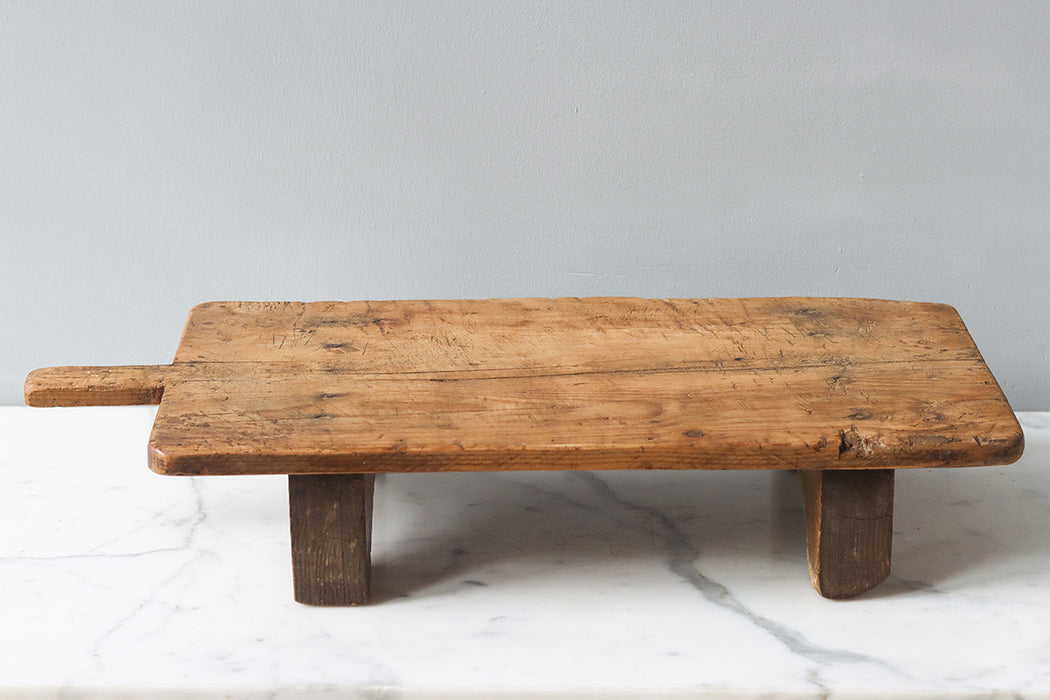 Found Footed Riser Board Tray, Rectangle, Medium
