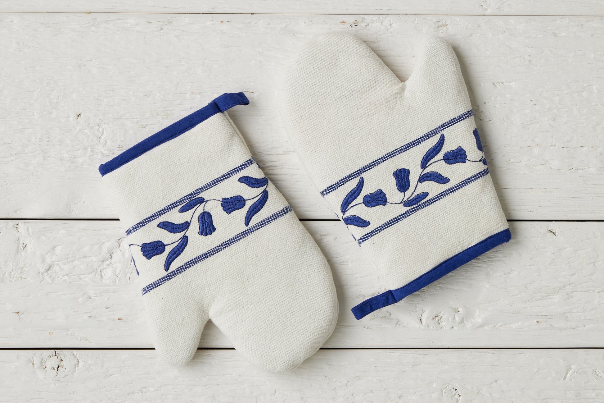 QMN116UB9 etuhome Oven Mitt Navy Blue Tulip Set of 2