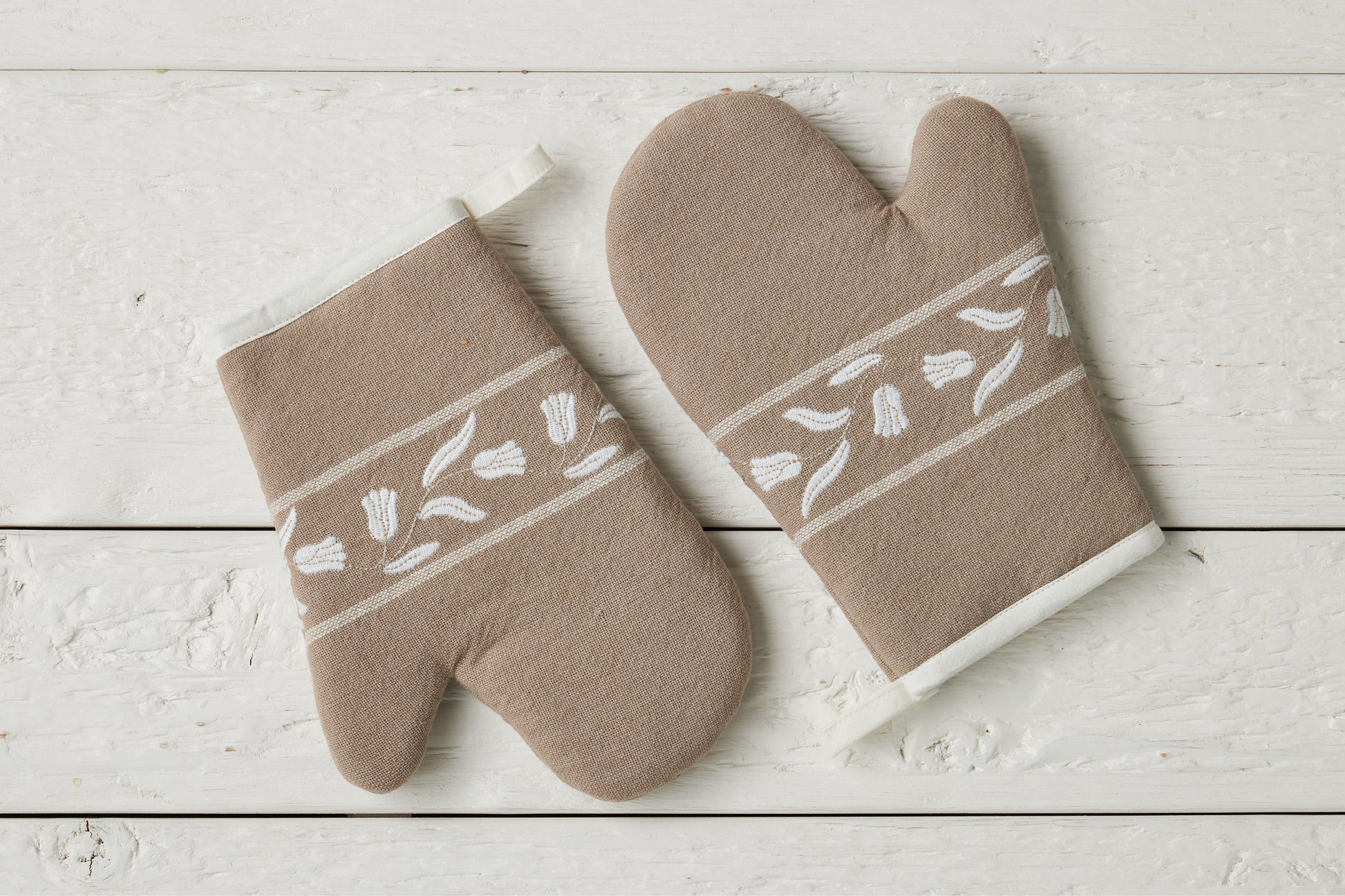 QMN116UW9 etuhome Oven Mitt White Tulip Set of 2