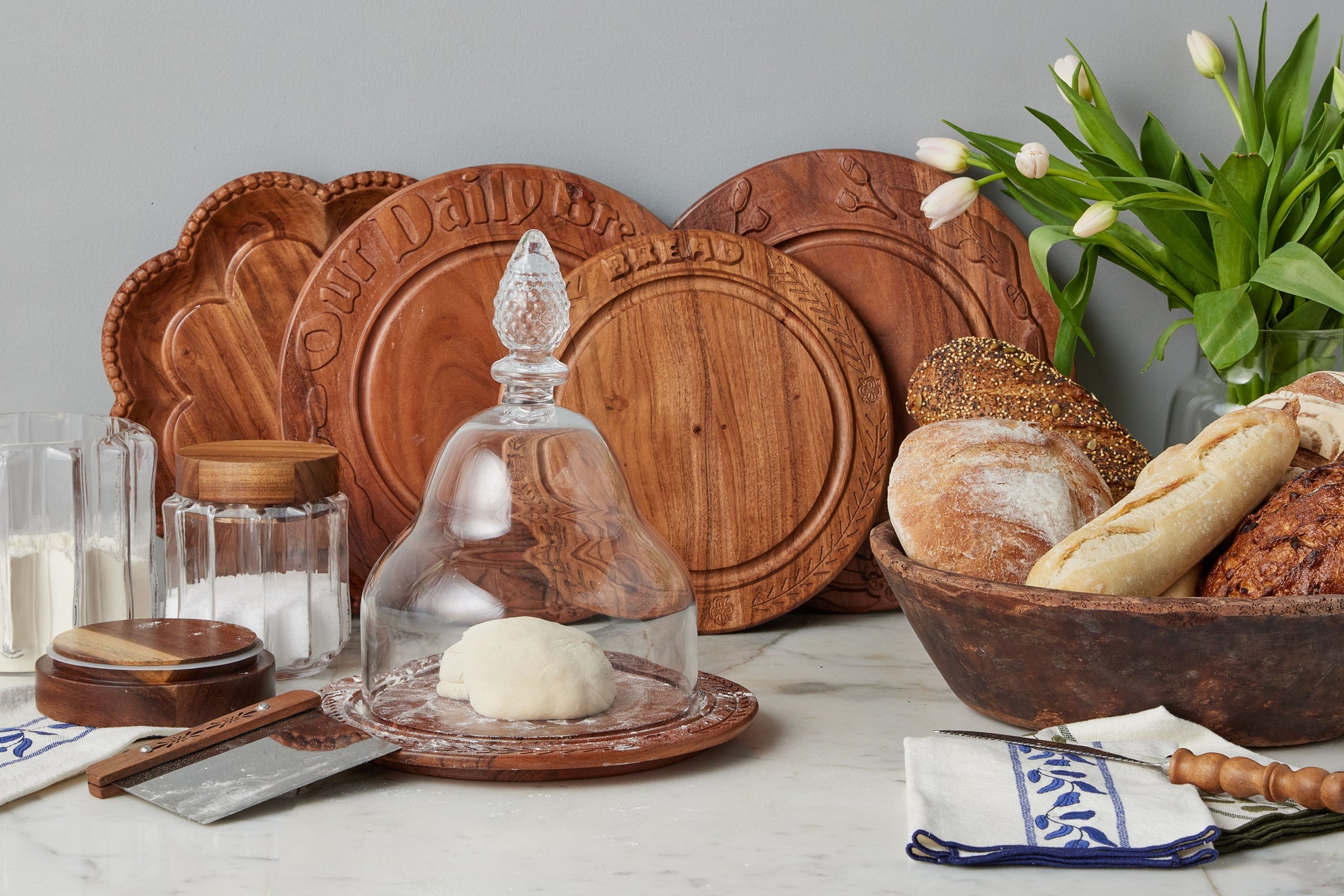 RMN606EN2 etuhome Vintage English Bread Board Medium Scalloped