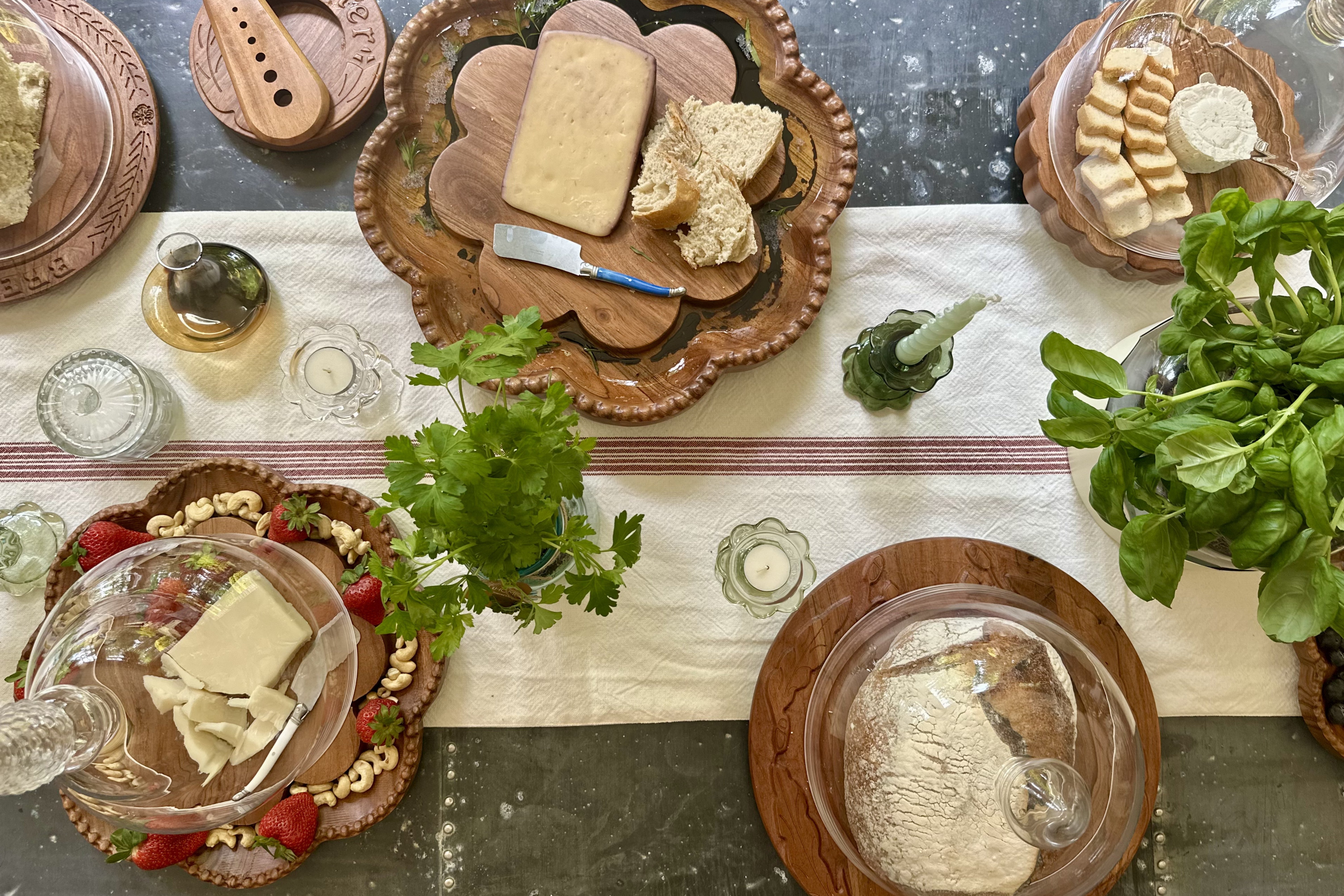 Vintage English Bread Board, Medium Scalloped – etúHOME