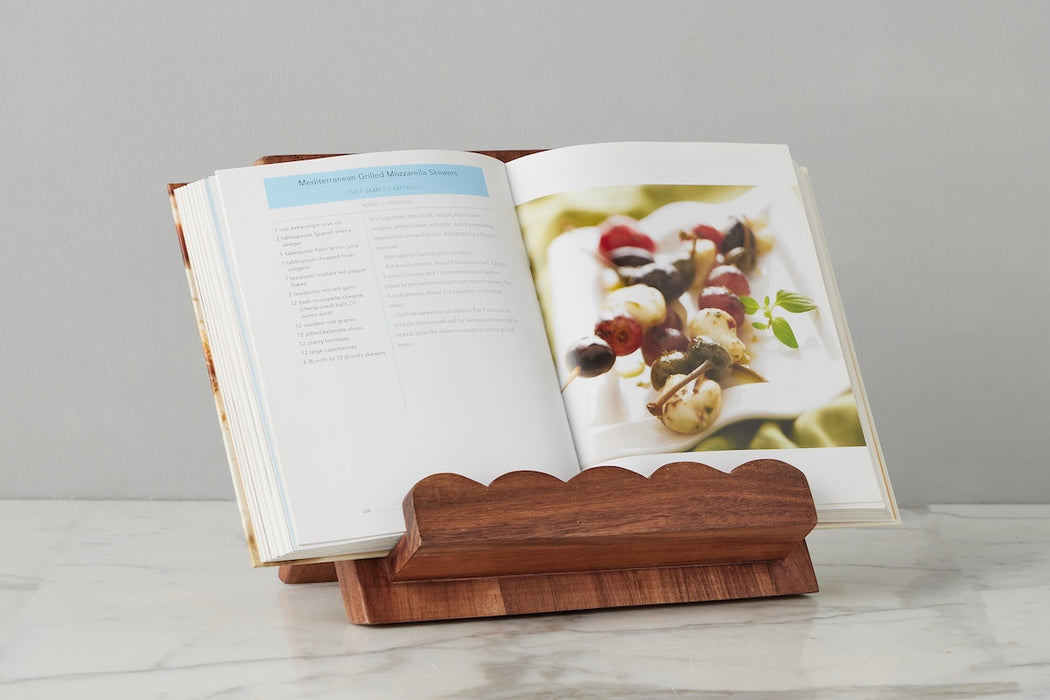 Scalloped Cookbook Holder, Natural